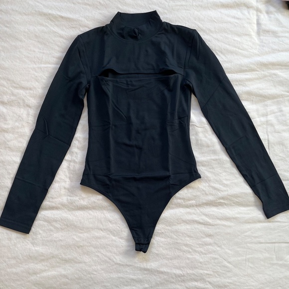 Aritzia Babaton⎜VARO CONTOUR BODYSUIT⎜BLACK - Picture 7 of 14
